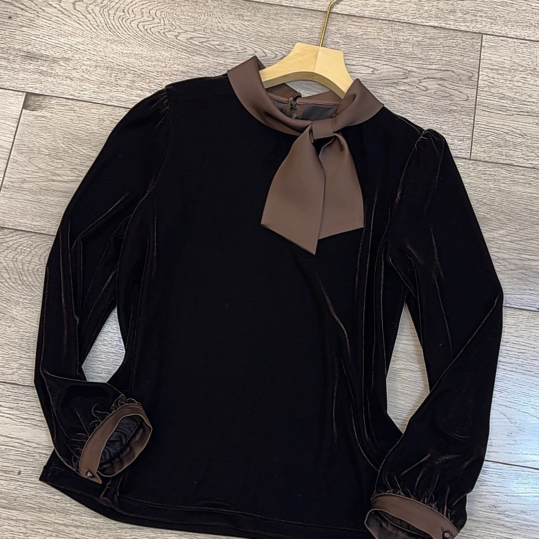 早春款领口拼色蝴蝶结女人味丝绒上衣A636