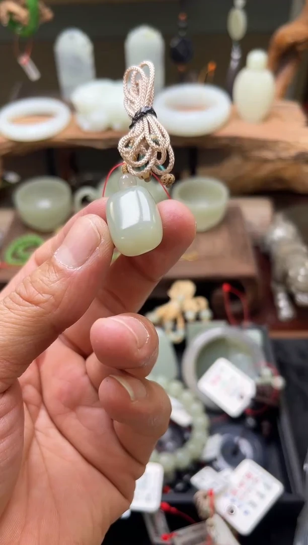 【闪购商品】和田玉吊坠未镶嵌且末青白 面包牌A 多样性发一