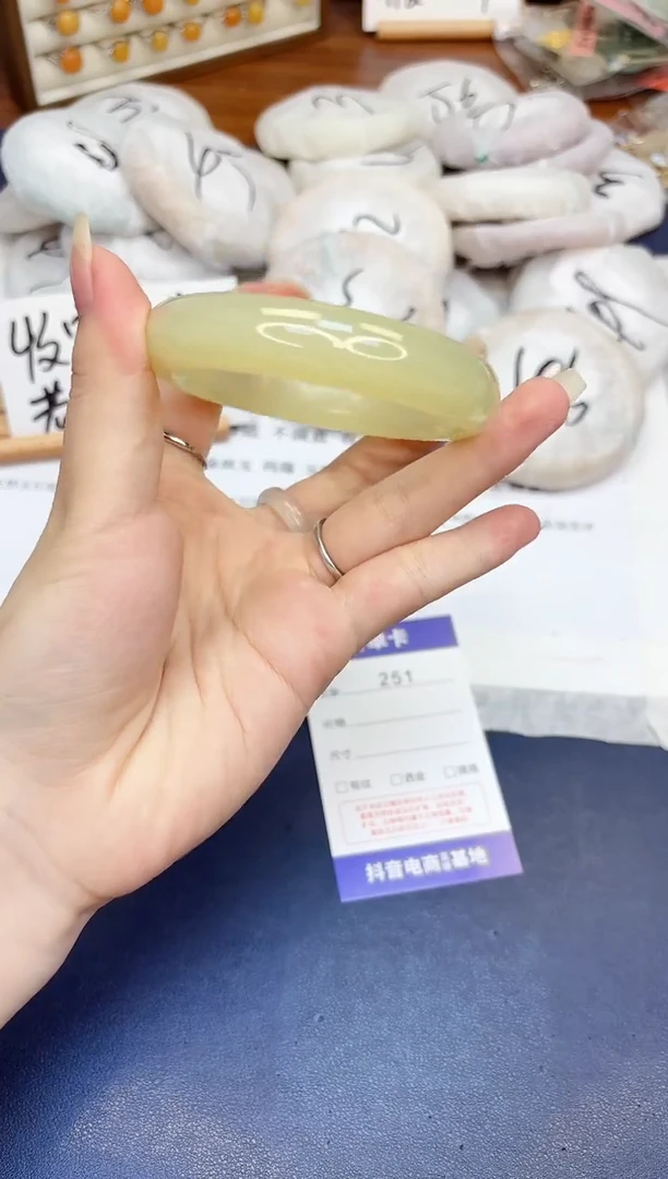石英质玉手镯未镶嵌251-玉兰白-圈口59