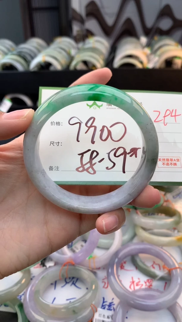未镶嵌定制翡翠毛货需精细抛光+多人