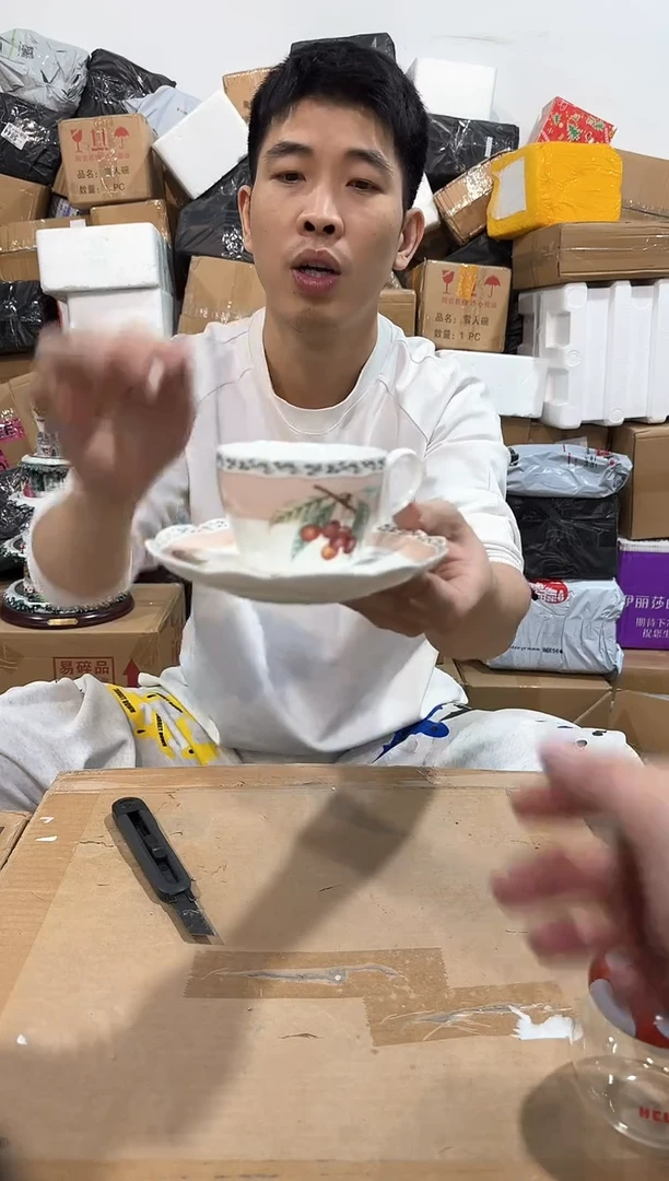瓷片则武粉色樱桃杯碟