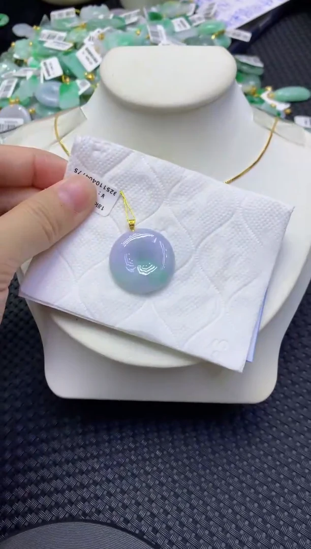 颈饰18K金镶嵌翡翠天然缅甸翡翠A货