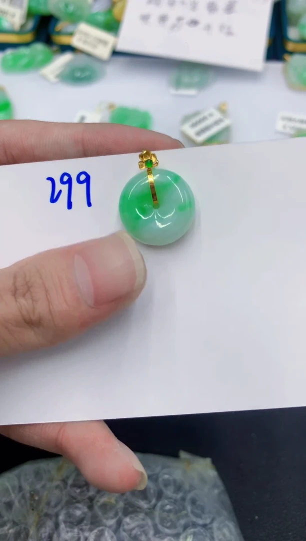 颈饰18K金镶嵌翡翠111111