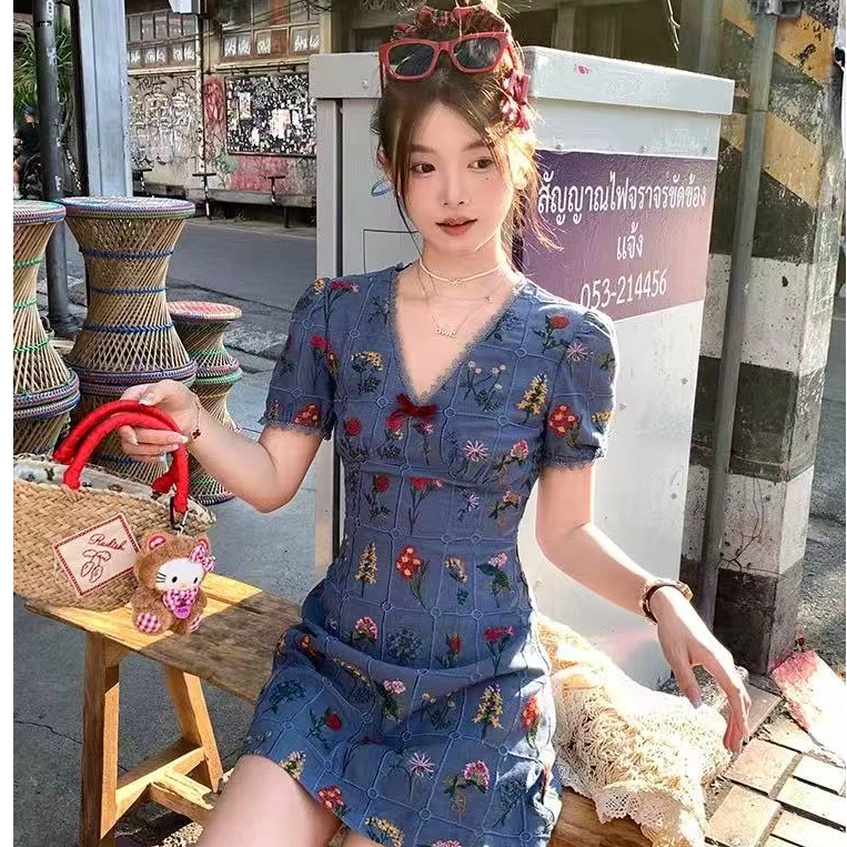 蓝色印花v领短袖刺绣连衣裙春季修身显瘦裙子