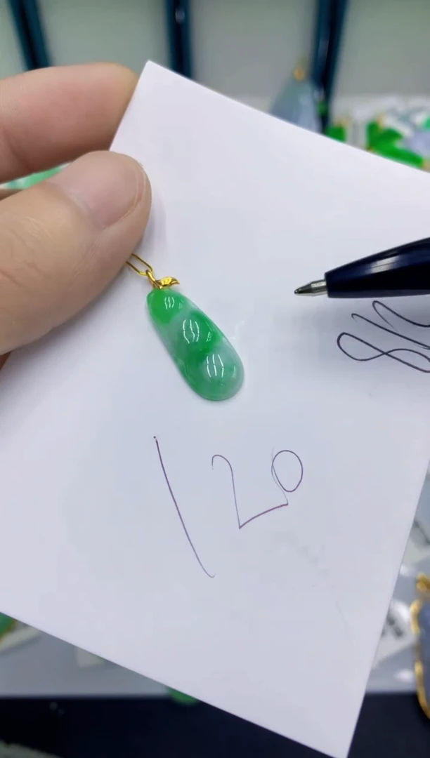 翡翠18K金镶嵌颈饰翡翠