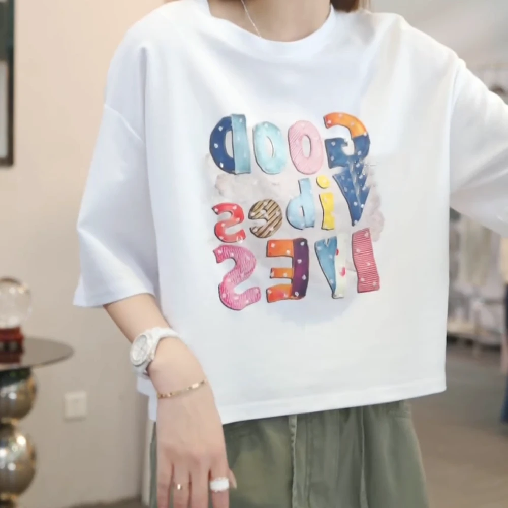 2025夏季短袖休闲风宽松透气超短上衣轻奢印花设计感T恤女