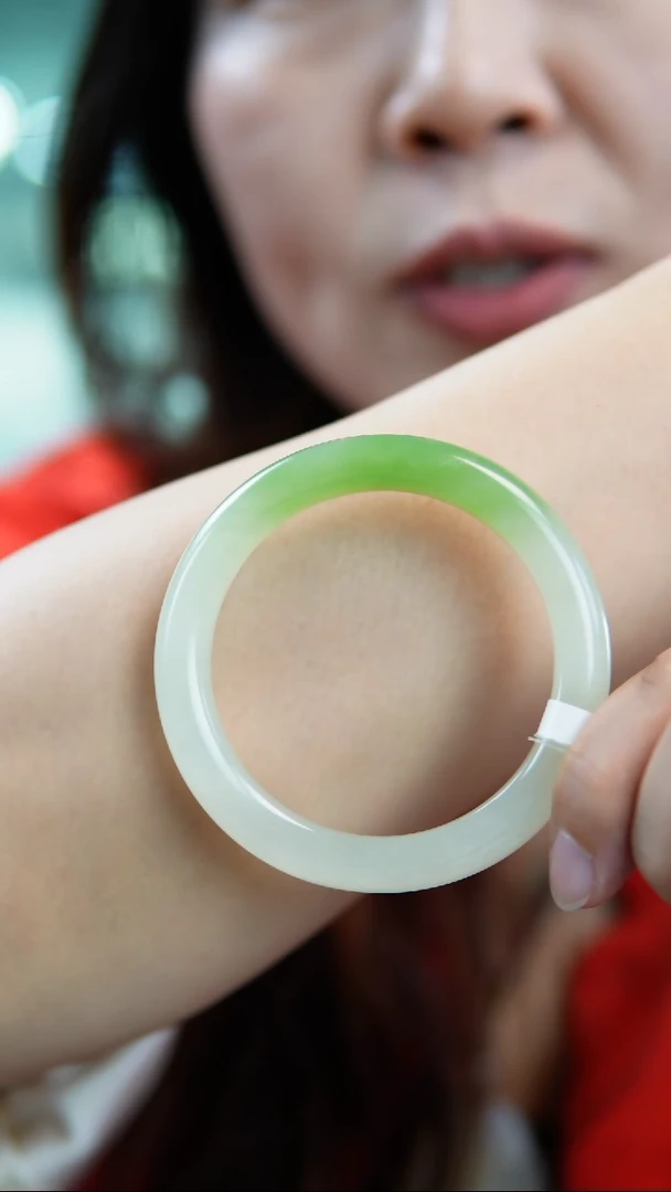 【闪购商品】和田玉手镯未镶嵌56-57翠青半山水