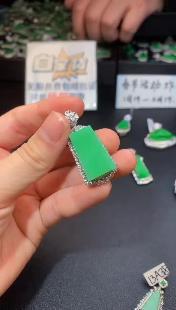 【闪购商品】翡翠颈饰银S925镶嵌翡翠