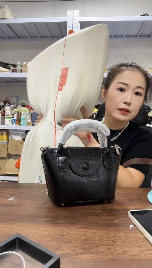 PVC点点小红心 关注主播发一个