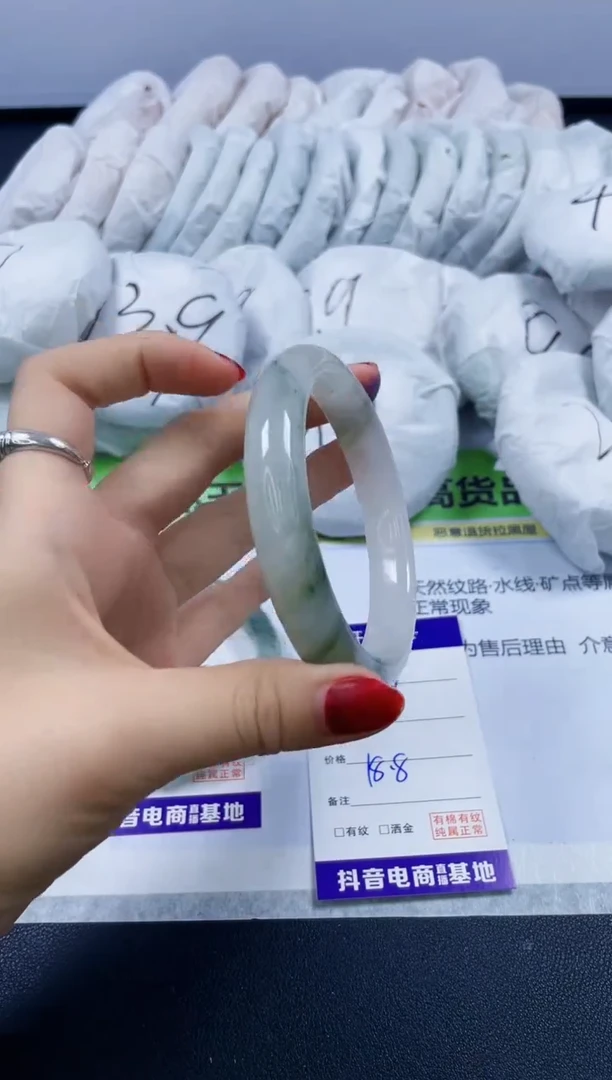 【闪购商品】石英质玉手镯未镶嵌256/62