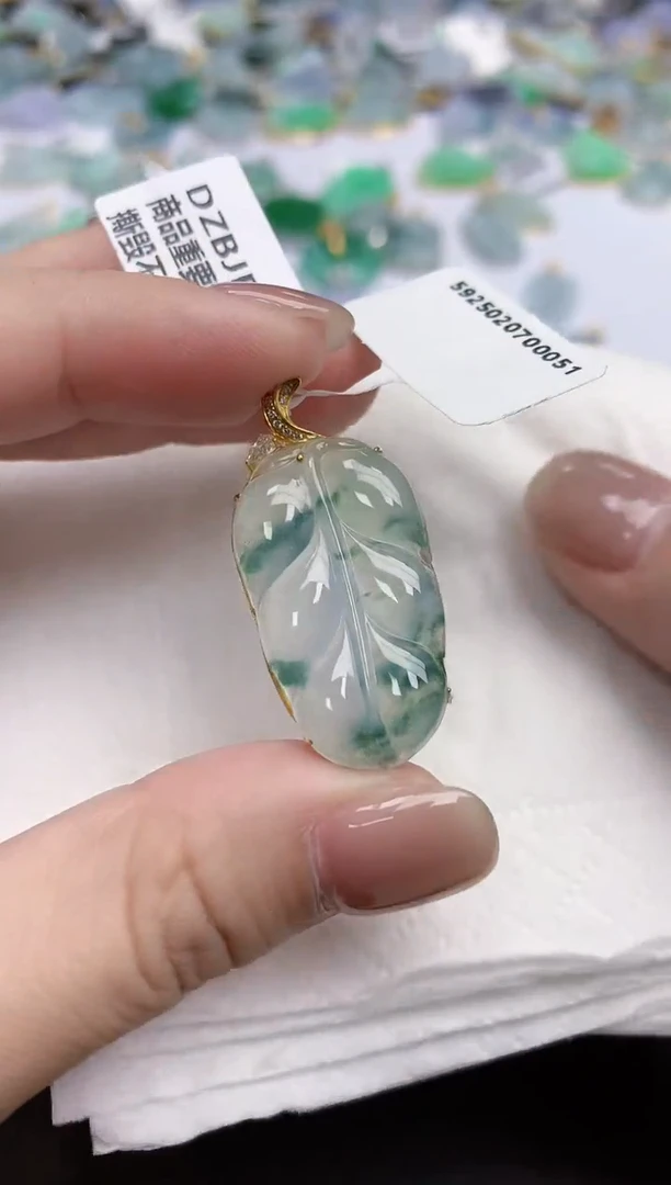 【闪购商品】翡翠颈饰18K金镶嵌天然缅甸翡翠A货