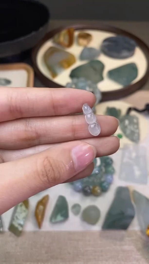 定制翡翠未镶嵌白冰豆子