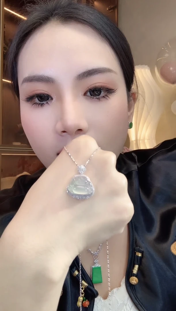 【闪购商品】翡翠吊坠(不含链)18K金镶嵌A27