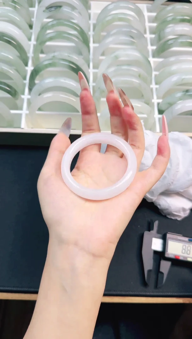 未镶嵌手镯石英质玉9-54