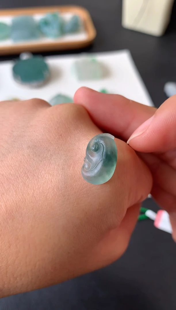 未镶嵌定制翡翠