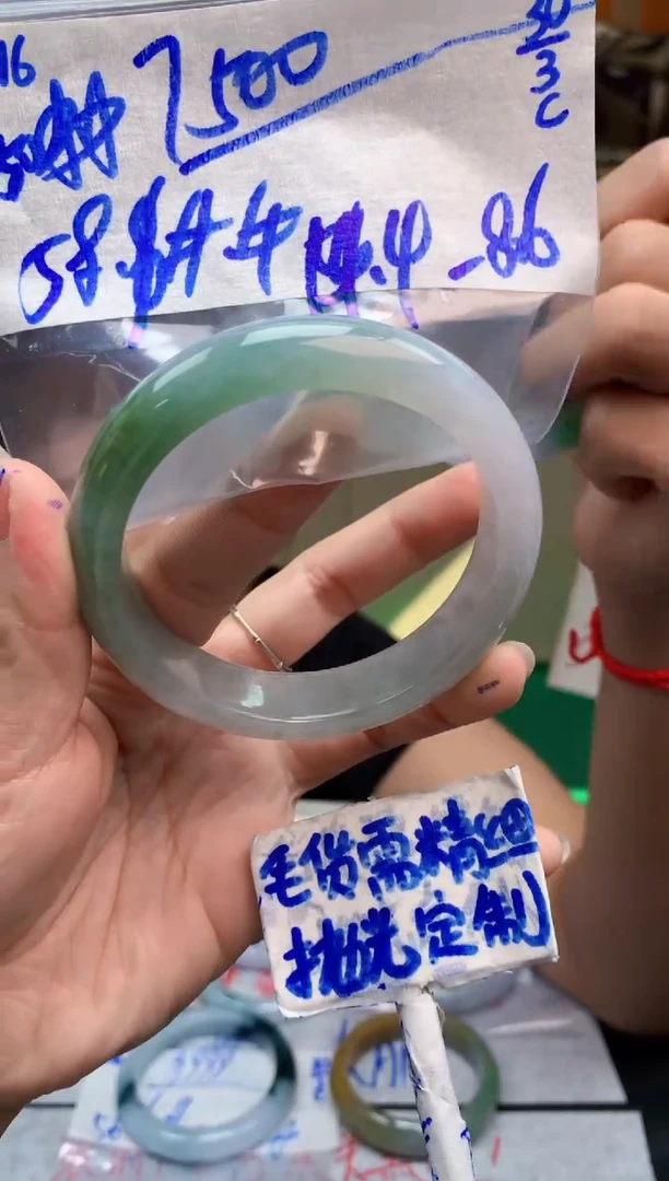 定制翡翠未镶嵌316毛货需精细抛光手镯多样性拍一发一