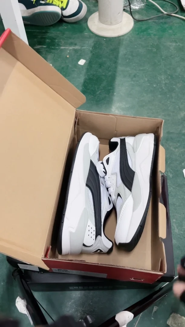彪马时尚休闲运动鞋37M  DD33