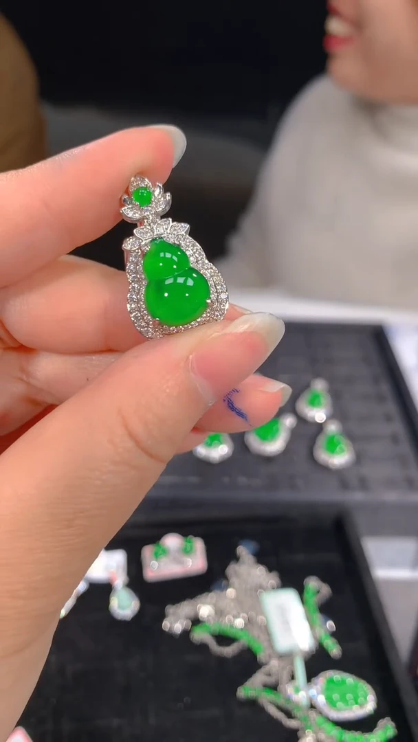 【闪购商品】定制翡翠未镶嵌34定制翡翠，多样性发货（发其一）