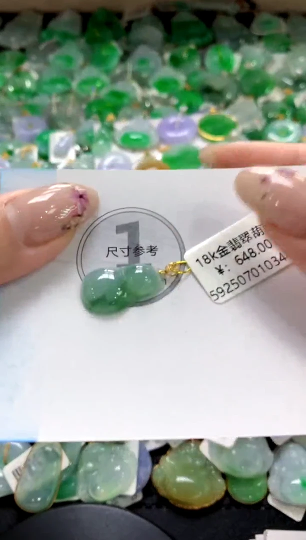 翡翠18K金镶嵌颈饰11111111111111111