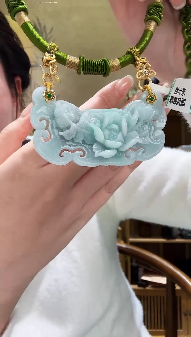 颈饰未镶嵌翡翠吊坠