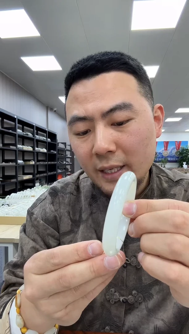 【闪购商品】和田玉手镯未镶嵌55-56  401