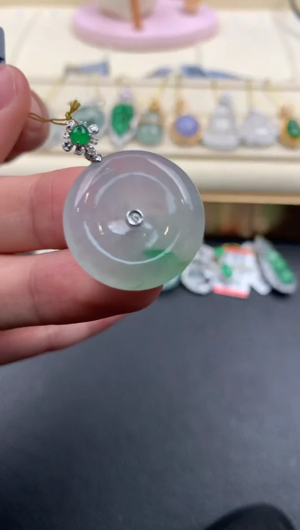 【闪购商品】翡翠颈饰18K金镶嵌A860