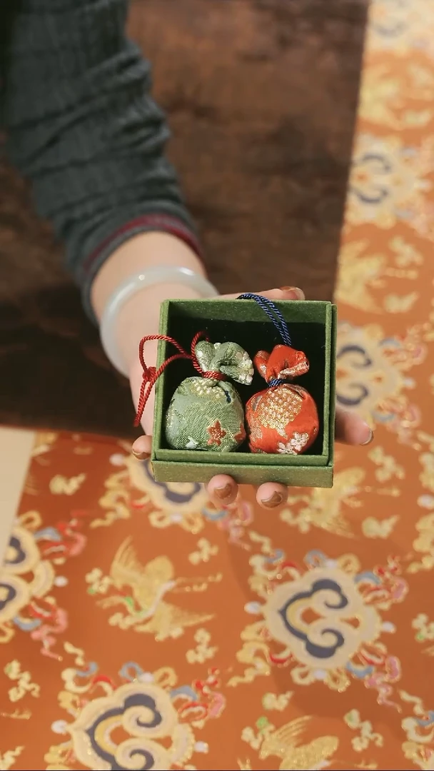 小香囊2个············