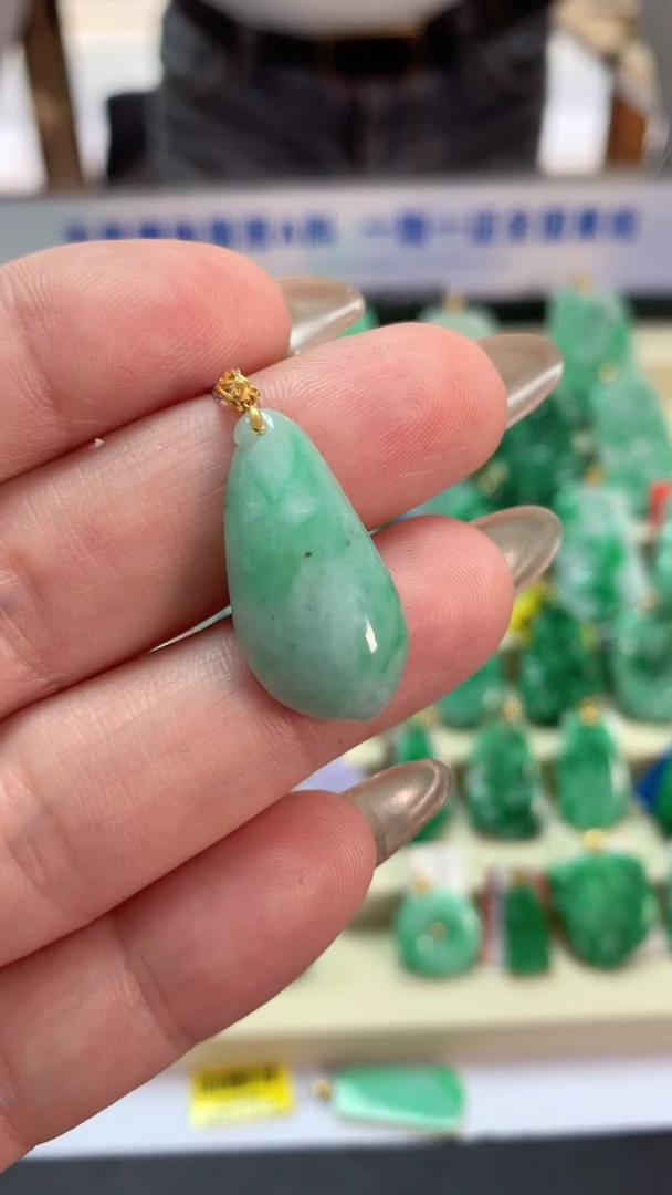 【闪购商品】翡翠吊坠(不含链)18K金镶嵌挂件