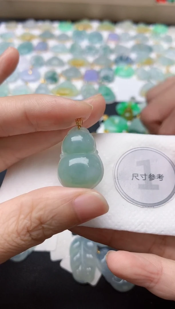 翡翠18K金镶嵌颈饰天然缅甸A货翡翠