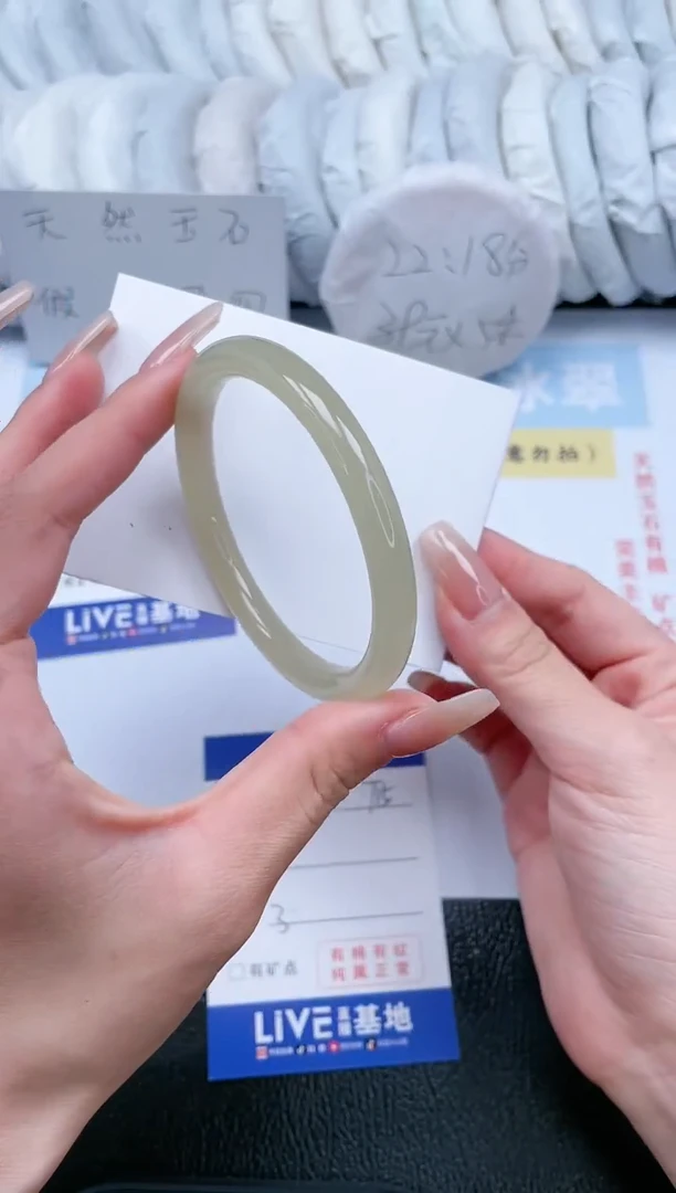 【闪购商品】石英质玉手镯未镶嵌T15-57.3