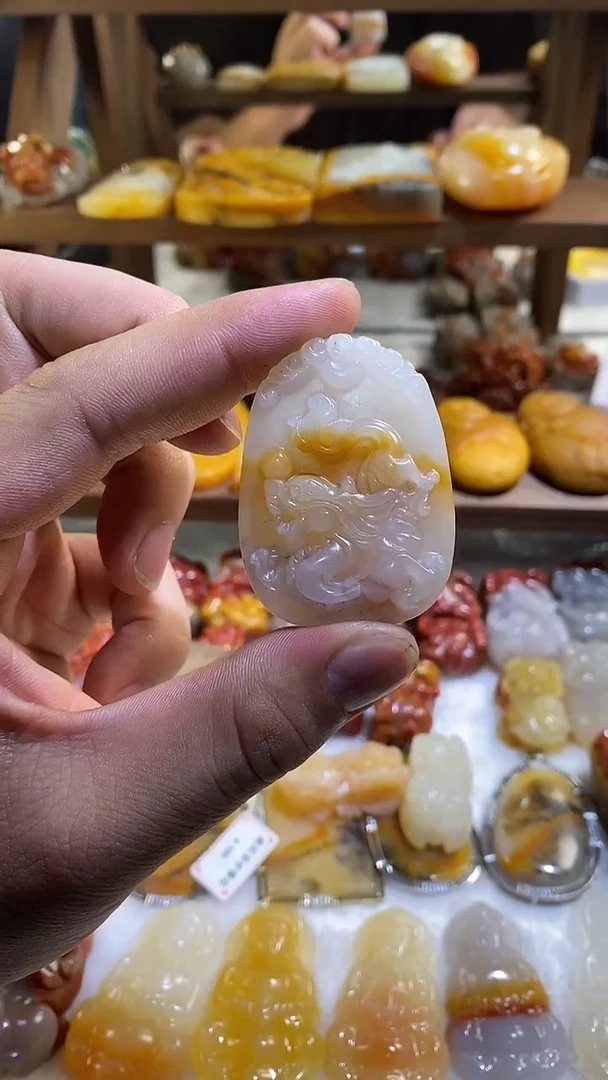 未镶嵌石英质玉（黄龙玉）吊坠(赠链)黄龙玉龙牌