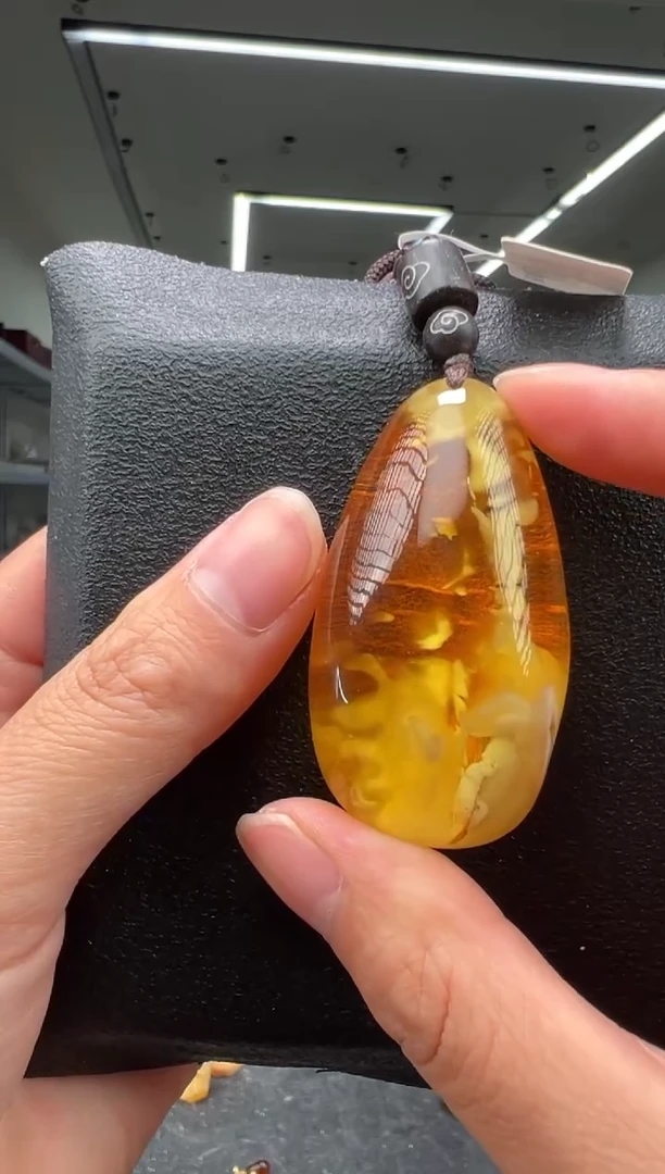 未镶嵌颈饰琥珀吊坠