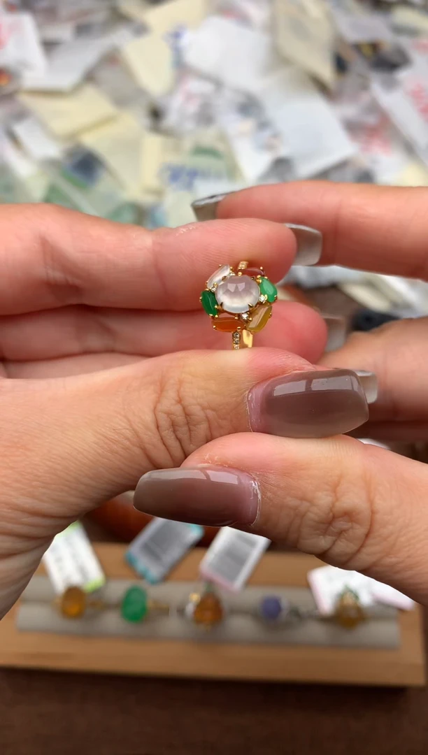 18K金镶嵌挂件翡翠—