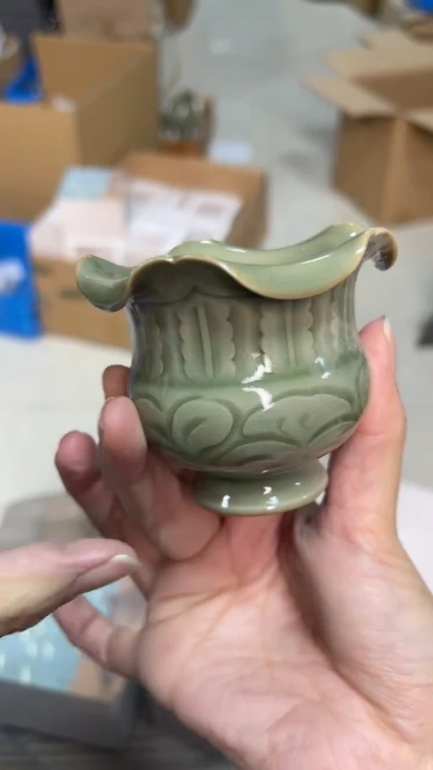 陶瓷纯手工橄榄绿花口尊