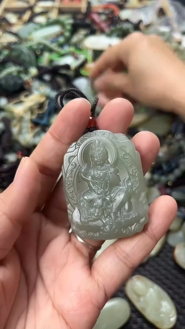 和田玉未镶嵌颈饰（多样性发一件）没有证书有瑕