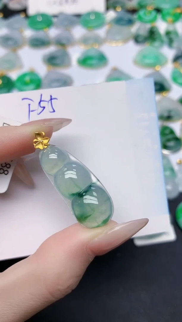 颈饰18K金镶嵌翡翠 天然缅甸A货翡翠百元以上9元证书费自理