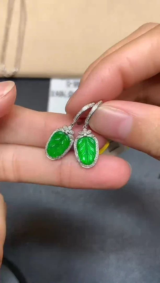 18K金镶嵌翡翠耳饰树叶【无服务费