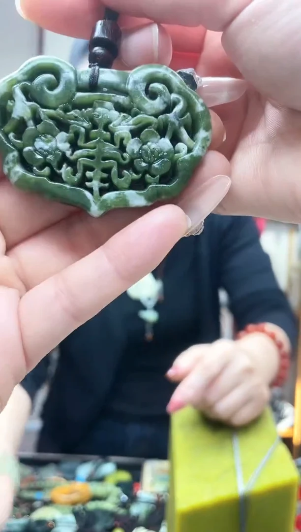 未镶嵌岫玉吊坠·