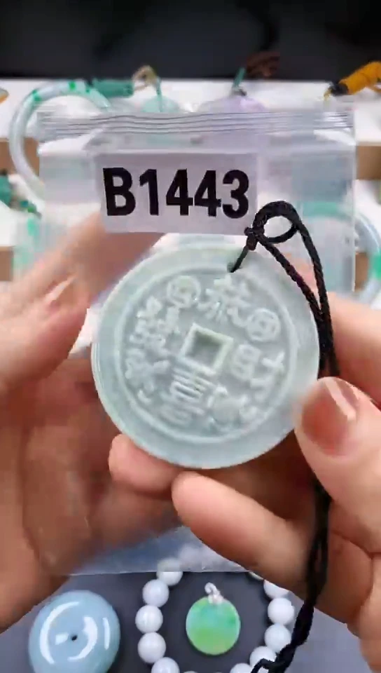 颈饰未镶嵌翡翠天然翡翠吊坠挂件