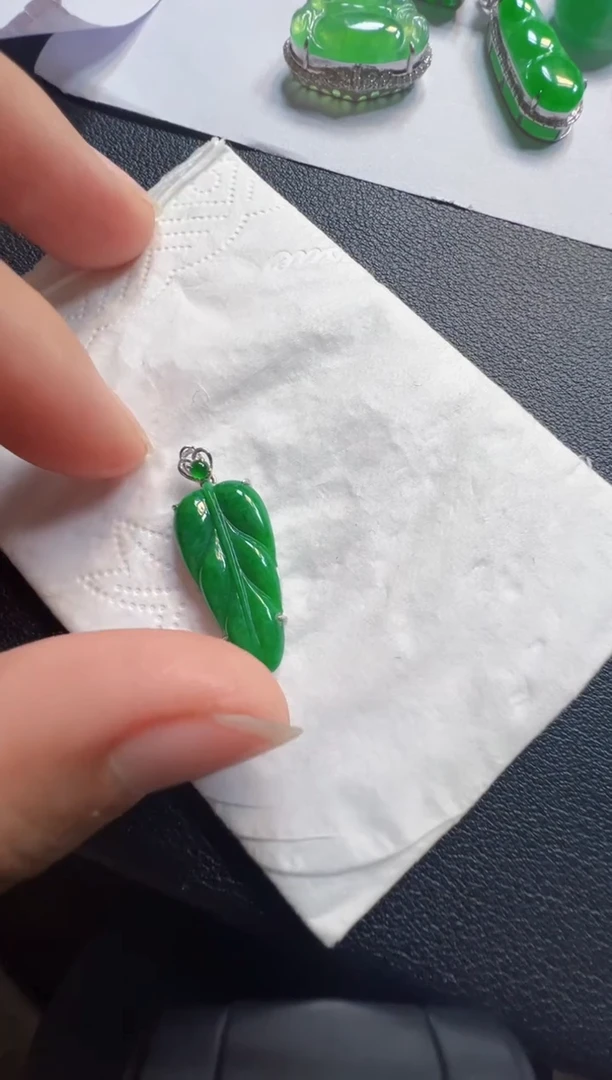 吊坠(不含链)18K金镶嵌翡翠1980