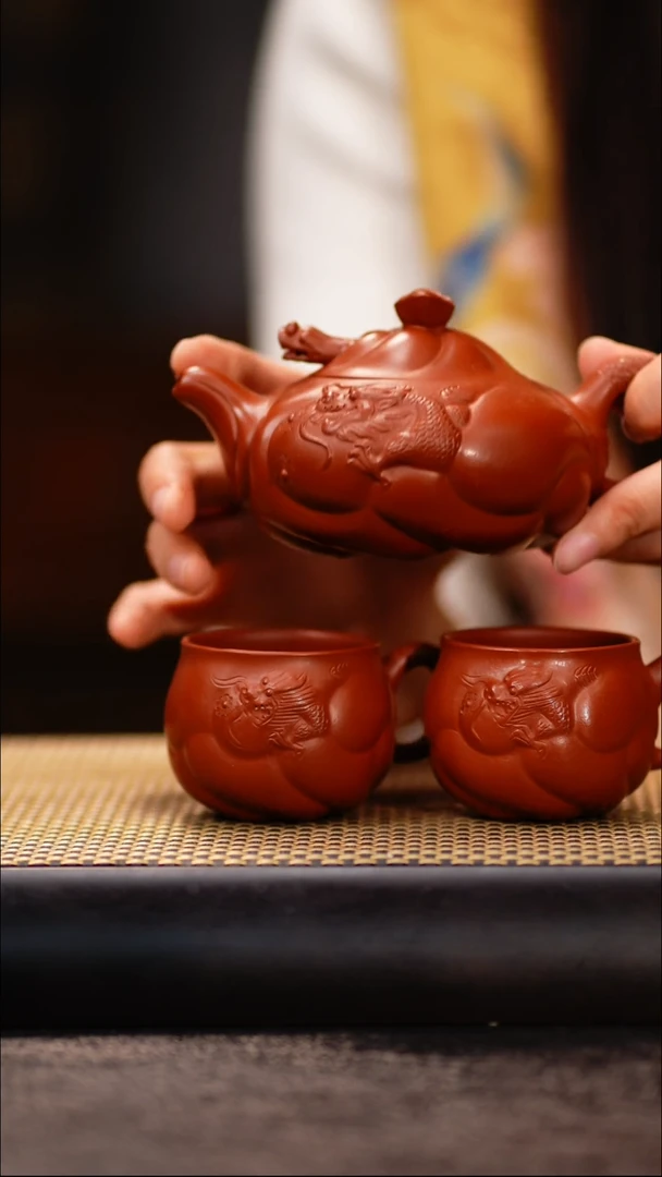 WZH67寅春朱泥 鱼化龙（一壶两杯）