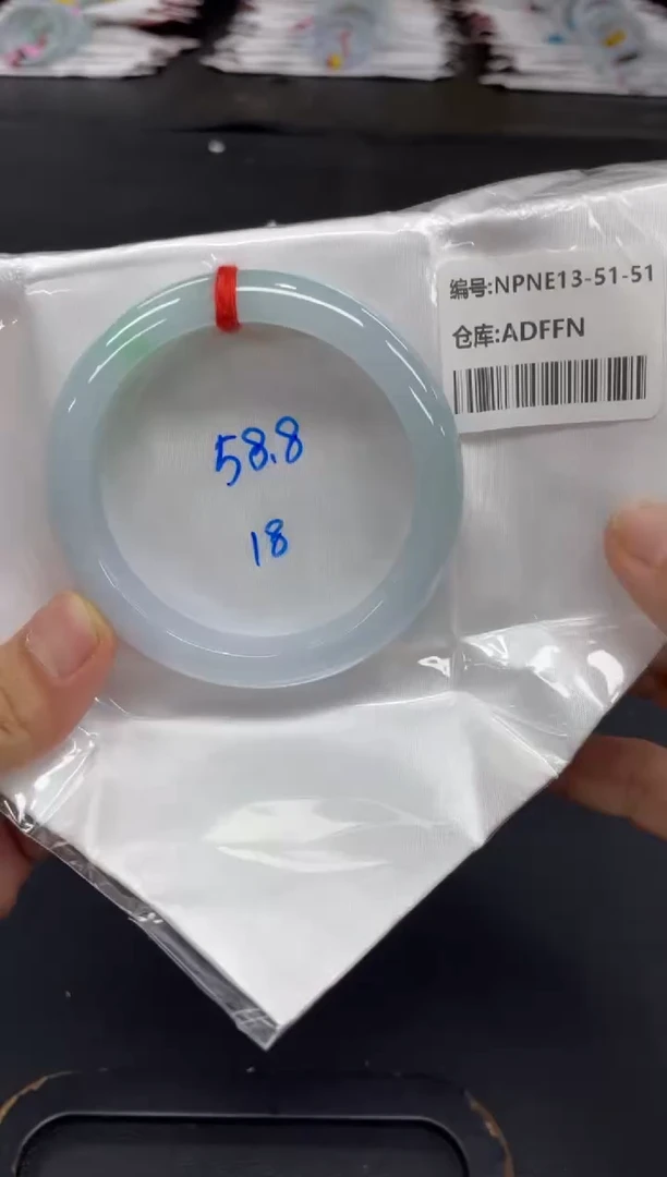 未镶嵌手镯翡翠翡翠手镯