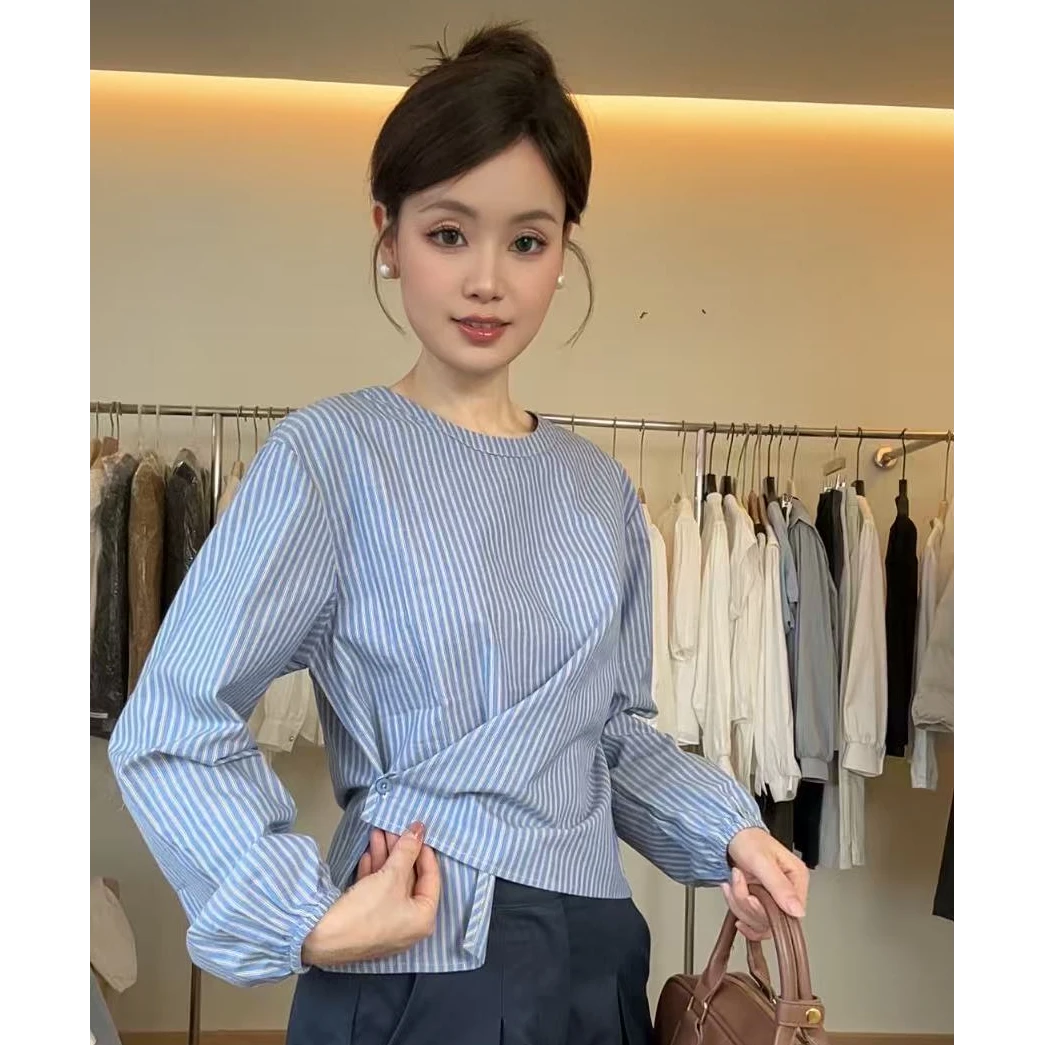 简约条纹圆领长袖衬衫女秋季新款韩版设计感斜扣宽松上衣
