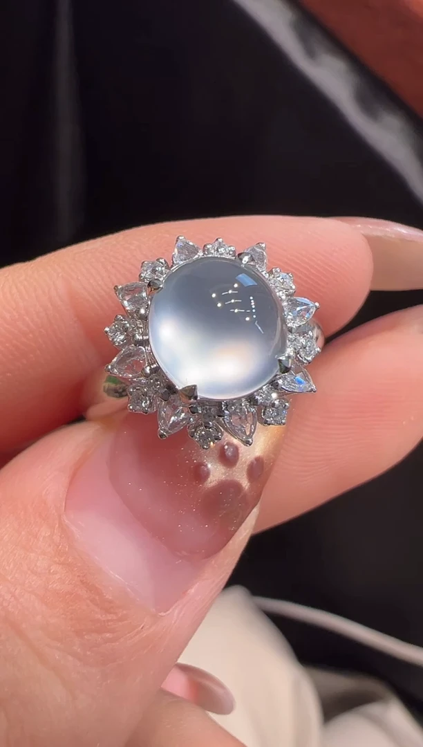 18K金镶嵌戒指翡翠戒指