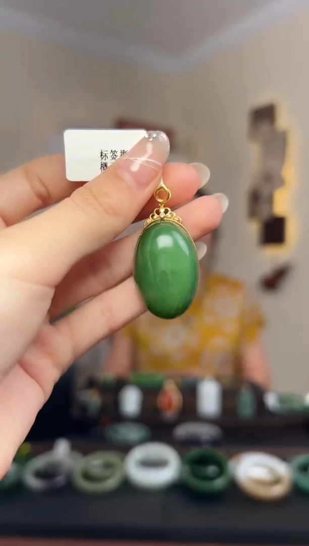颈饰18K金镶嵌和田玉G9 29*20*13