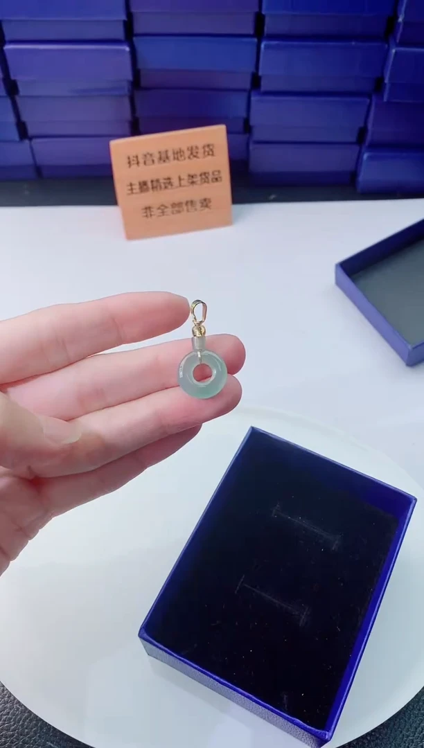 翡翠未镶嵌颈饰