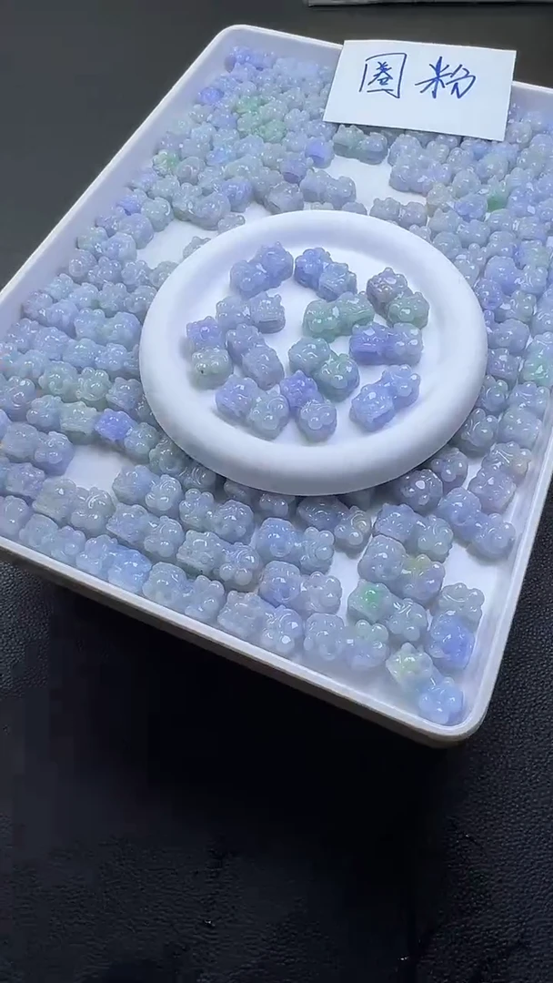 翡翠未镶嵌颈饰貔貅多样性发一件