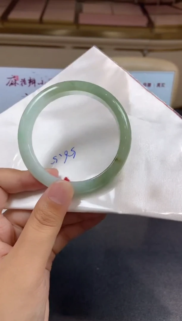 翡翠手镯未镶嵌天然翡翠A货368