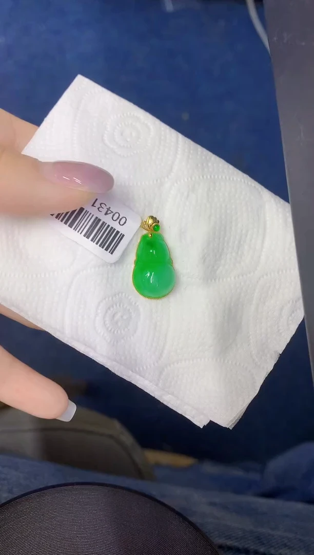 颈饰18K金镶嵌翡翠缅甸天然翡翠A货