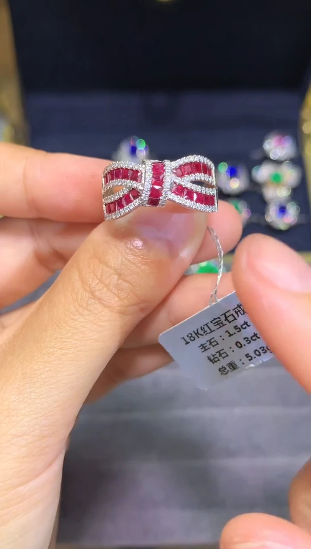 18K金镶嵌戒指红宝石1.5CT